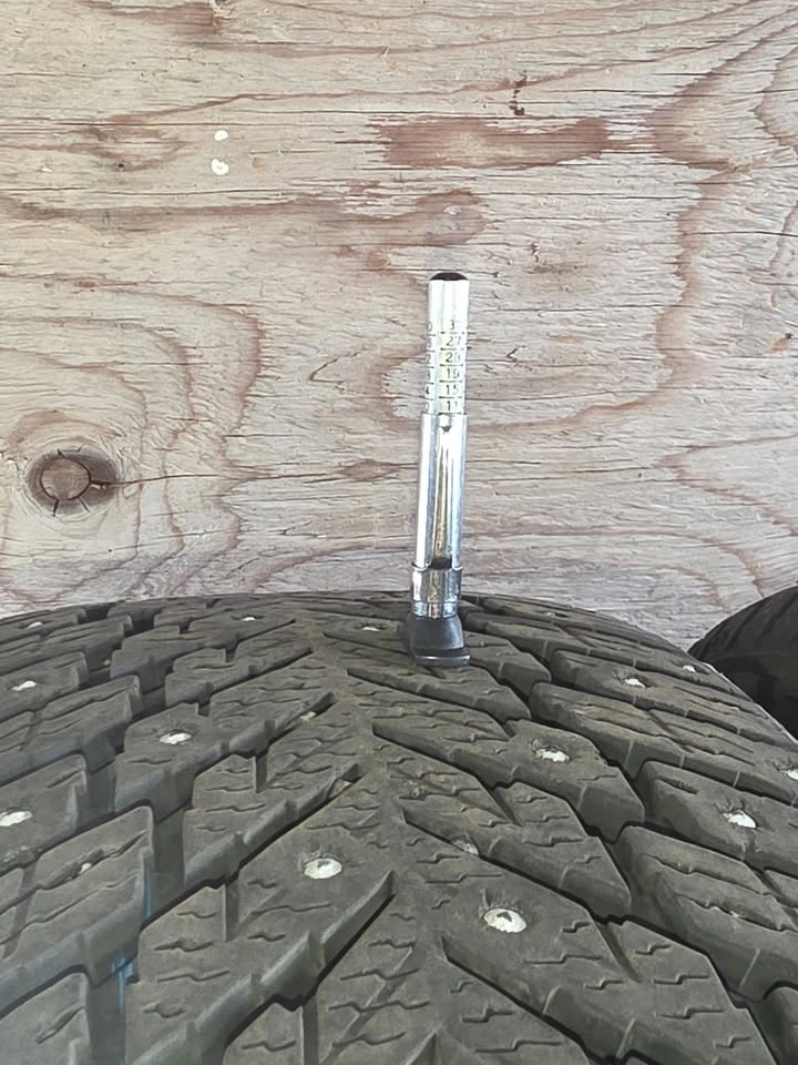 215/55R16 Nokian Hakkapeliitta R10 Winter Tires - photo 2