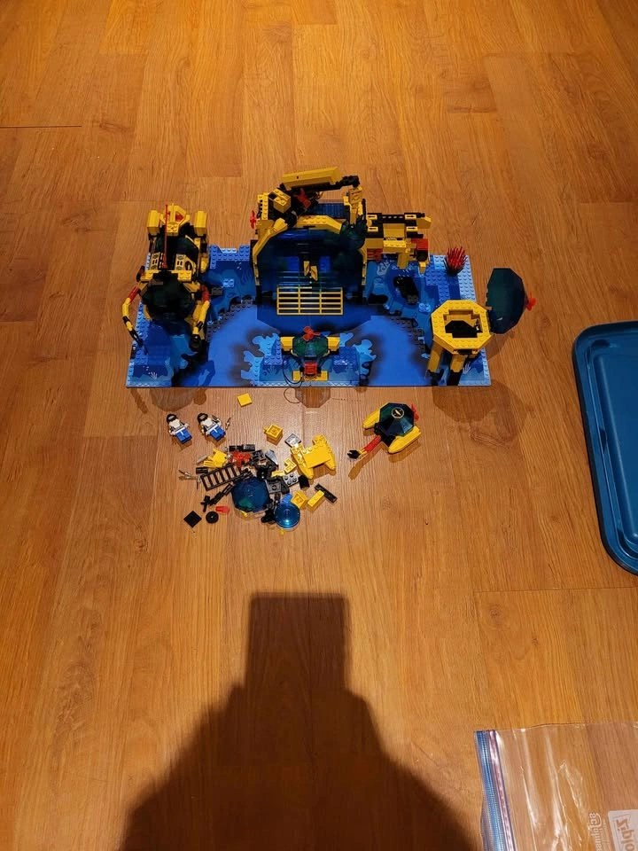 LEGO Aquazone Aquanauts Neptune Discovery Lab 6195 80% complete