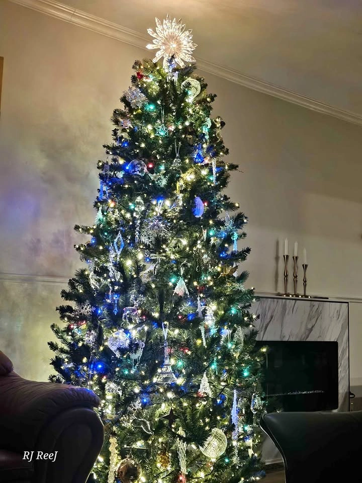 7½ Townsend pre-lit Christmas Tree, with warm gold lights