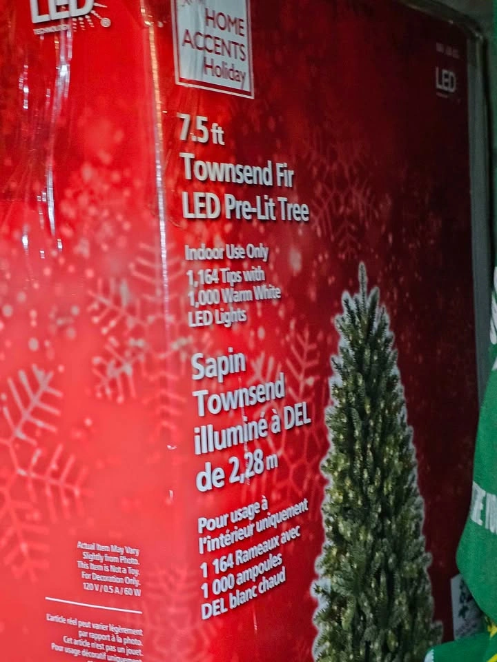 7½ Townsend pre-lit Christmas Tree, with warm gold lights - photo 5