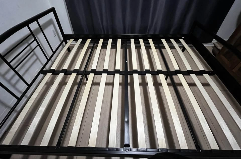 Queen size VAASA metal bed frame - photo 4