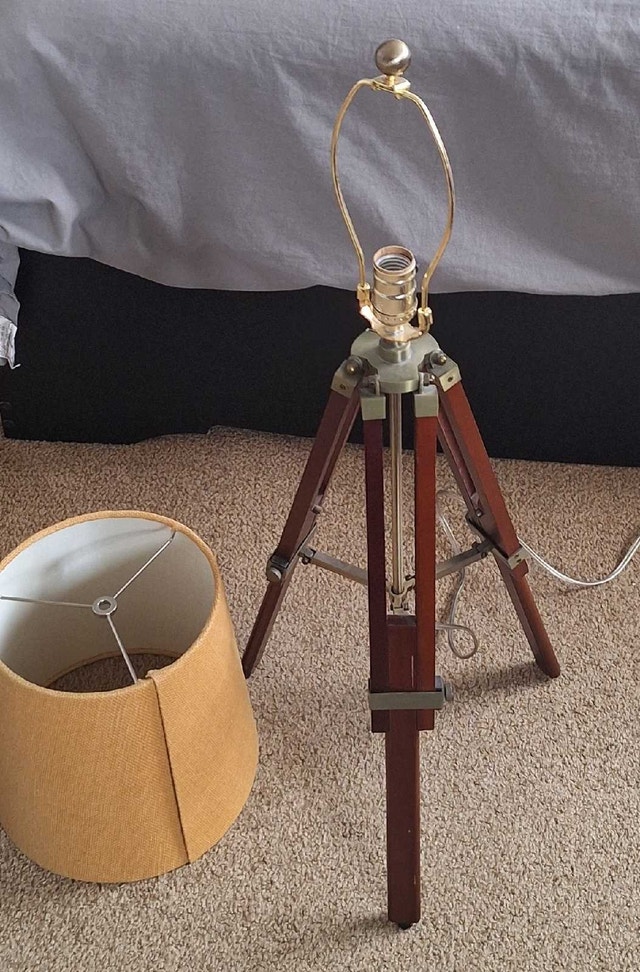 Extendable Tripod Lamp - photo 2