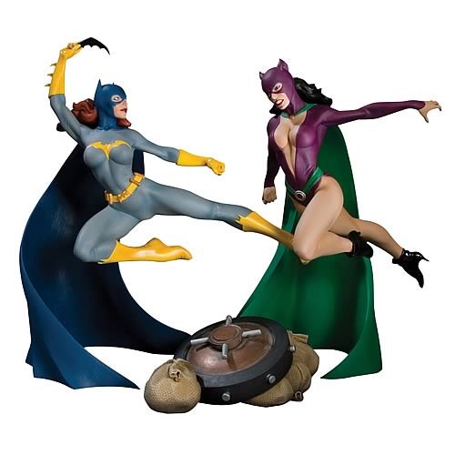 Catwoman vs Batgirl Statue DC Direct DC Classic Confrontations