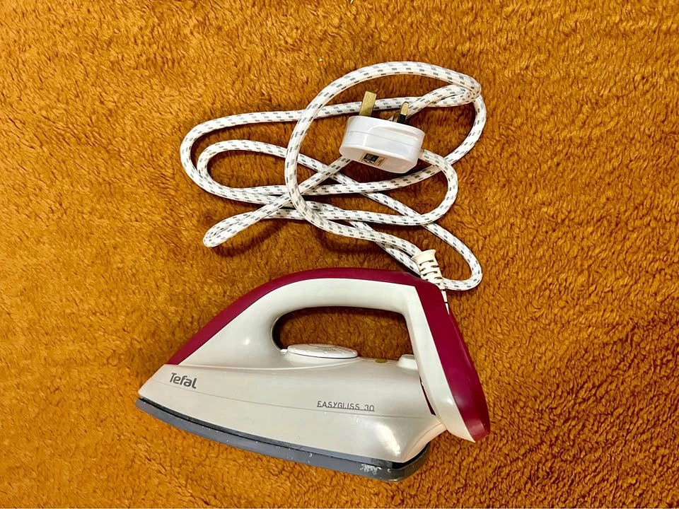 Tefal Easygliss 30 Dry Iron – (220V)