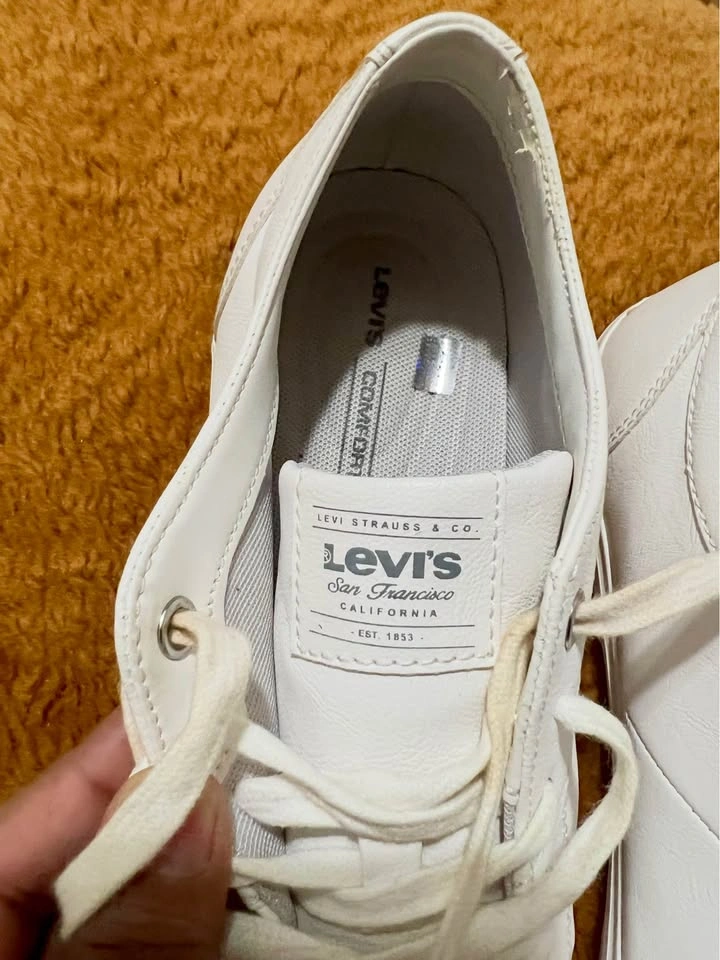 Premium Levi's Men's White Leather Sneakers – Size 10 - photo 2