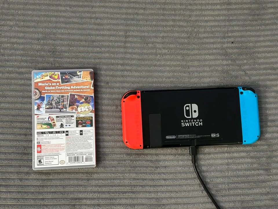 Nintendo Switch + Super Mario Odyssey - photo 2