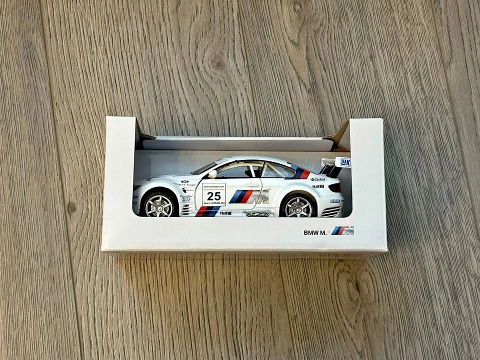BMW M3 GT2 E92 Light & Sound Model – 1:32