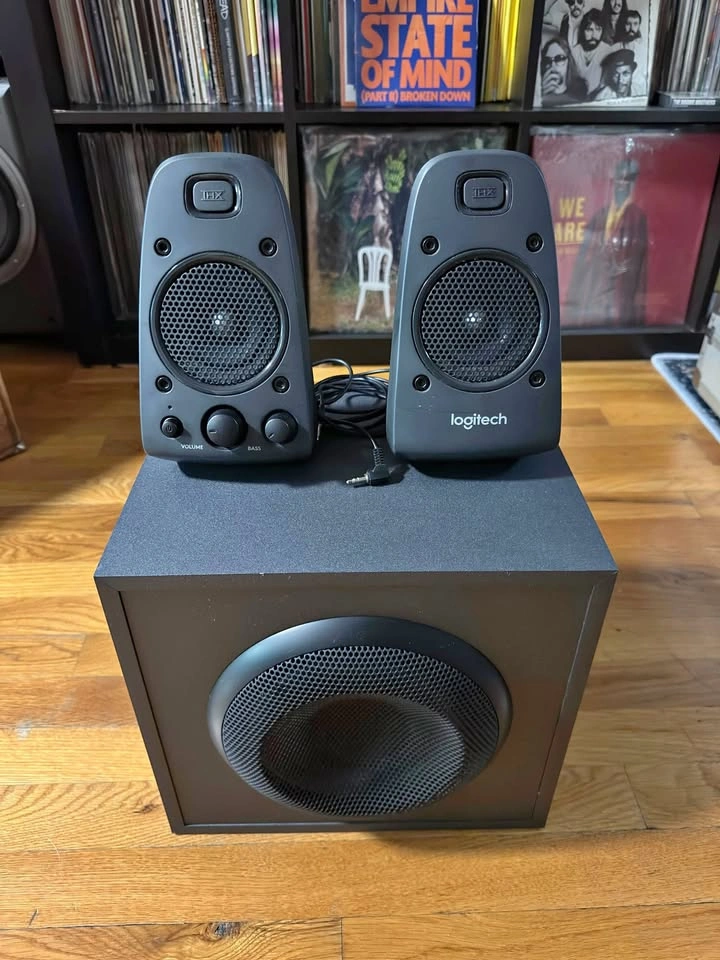 Logitech Z625 THX 2.1 Speaker System, Subwoofer + 2 Satellites