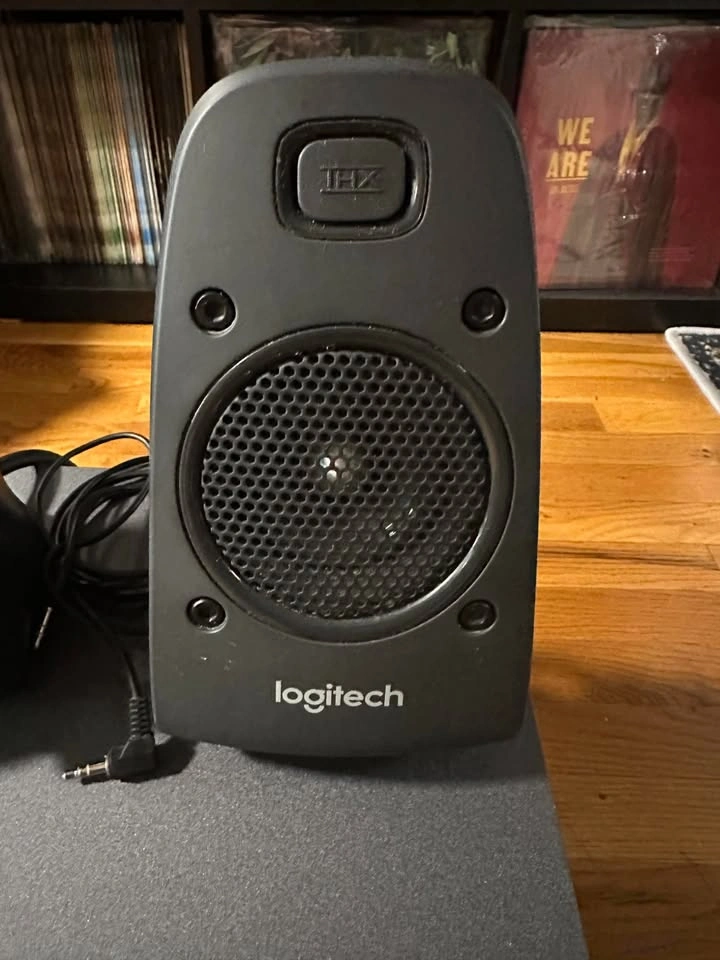 Logitech Z625 THX 2.1 Speaker System, Subwoofer + 2 Satellites - photo 2