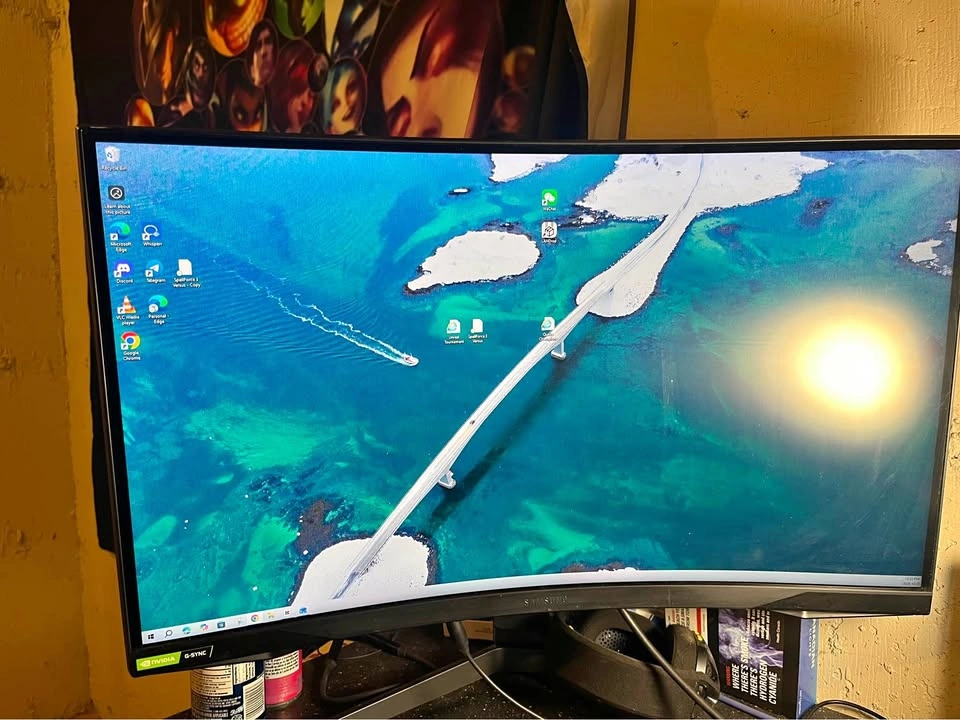 SAMSUNG ODYSSEY G7 27" 240Hz Gaming Monitor