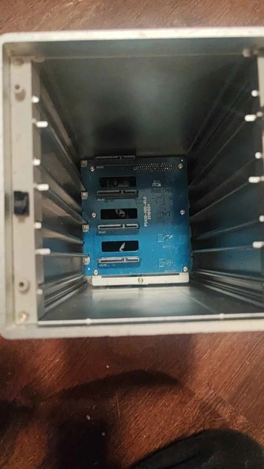 Yottamaster 4-Bay Hard Drive Enclosure - photo 2