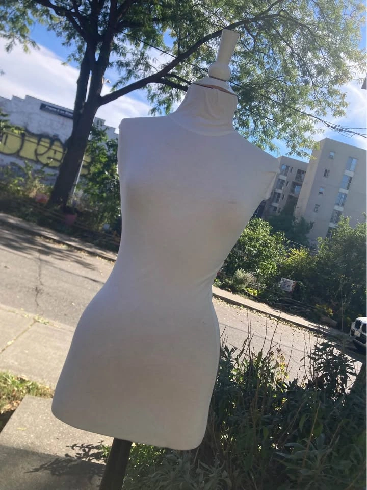 Women’s Dress Form / Clothing Display - photo 2