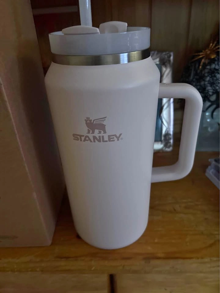 Stanley Quencher H2.0 Tumbler 64oz price firm