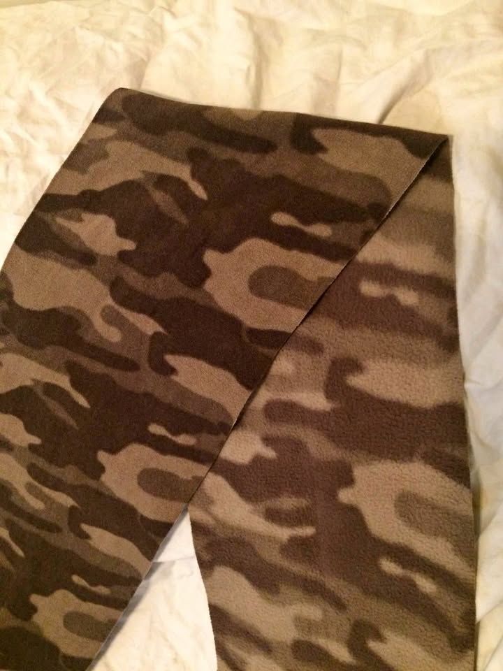 Old Navy Camo Scarf - 9 x 70 - Like New