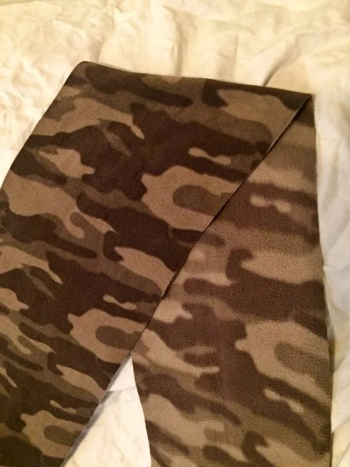 Old Navy Camo Scarf - 9 x 70 - Like New thumbnail