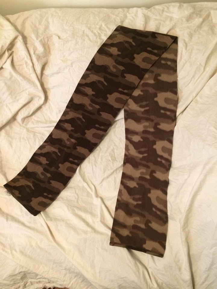 Old Navy Camo Scarf - 9 x 70 - Like New - photo 4