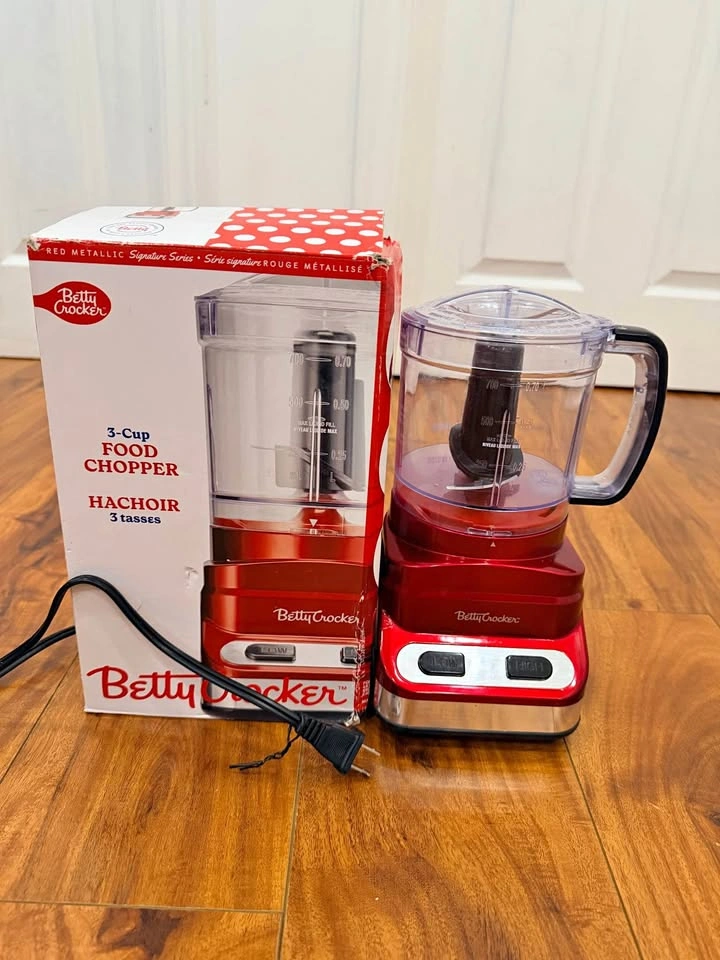 Betty Crocker 3-Cup Food Chopper (One Time Used)