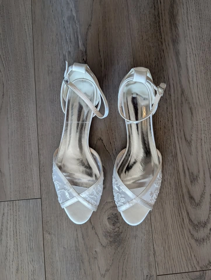 New White Sandals - Size 39 - photo 2