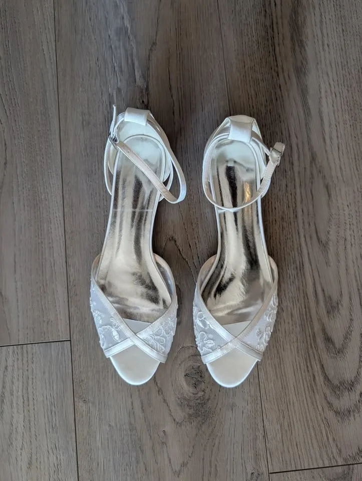 New White Sandals - Size 39 - photo 2
