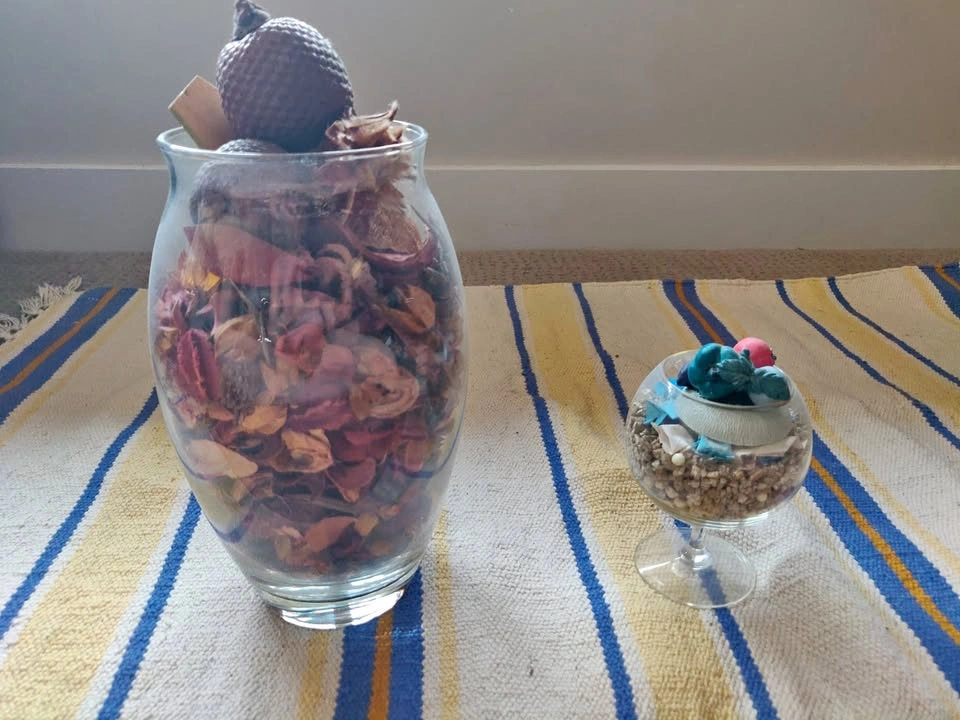 Decorative Potpourri Vase - Centerpiece Home Decor Vases