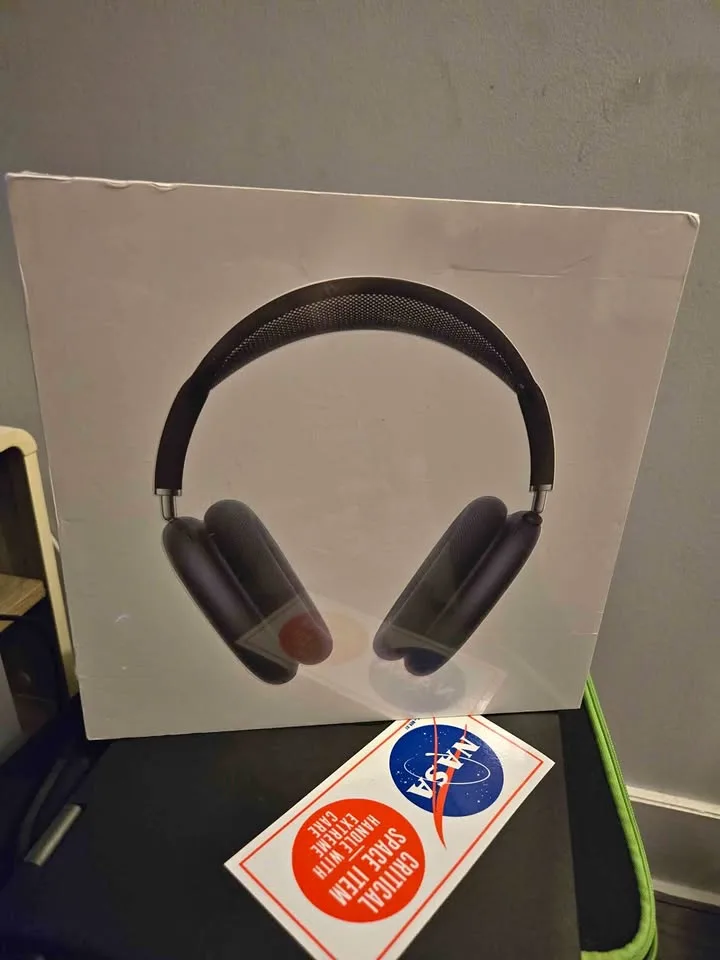 AirPods Pro Max thumbnail