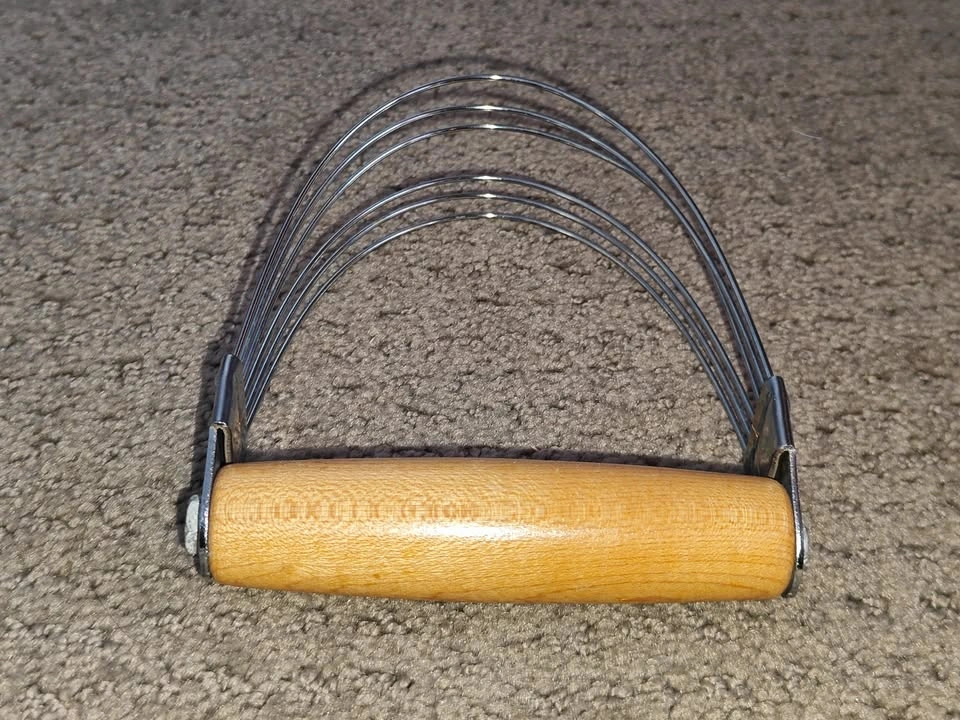 Small 4" Wire Pastry Blender Handheld Dough Mixer - photo 2