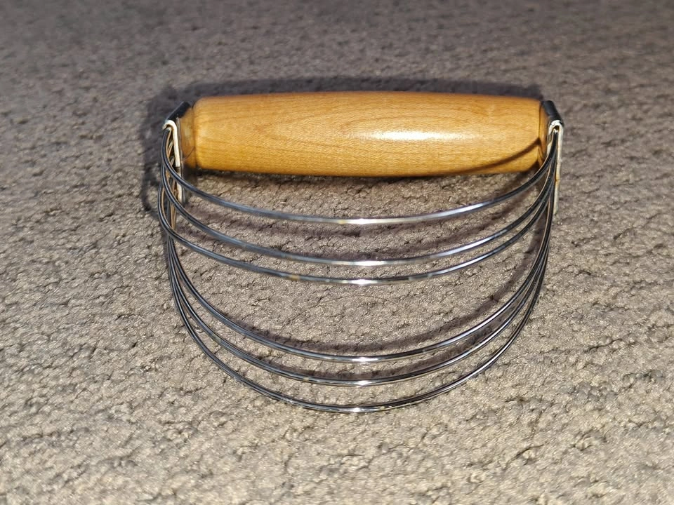 Small 4" Wire Pastry Blender Handheld Dough Mixer - photo 4