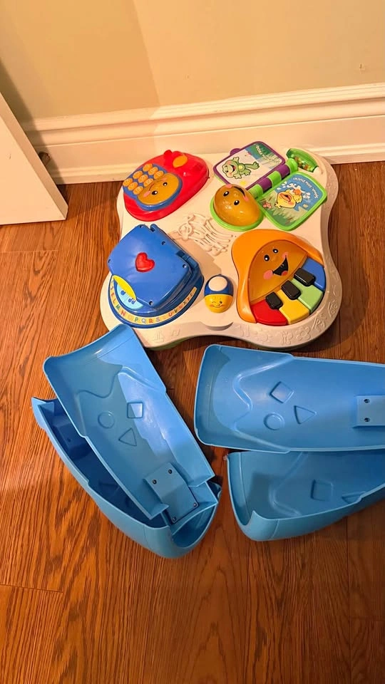 Kids musical table