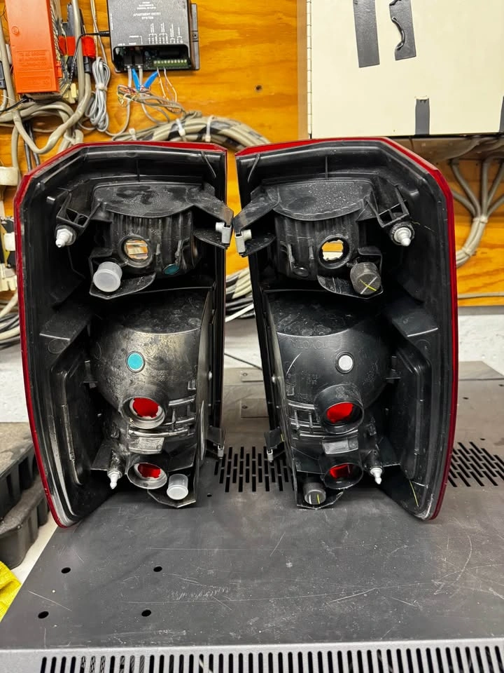 2016-2023 Toyota Tacoma 3 gen Tail Lights - photo 2