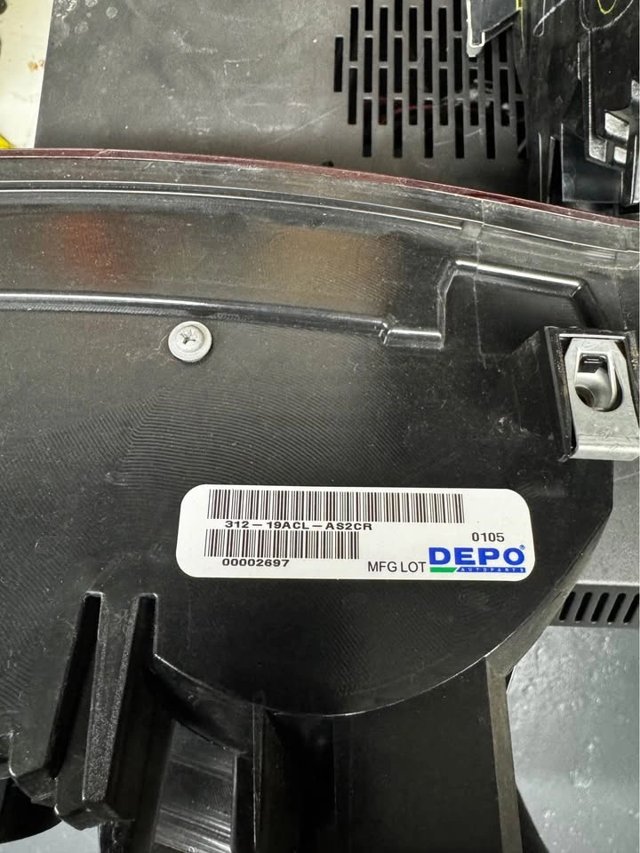 2016-2023 Toyota Tacoma 3 gen Tail Lights - photo 3