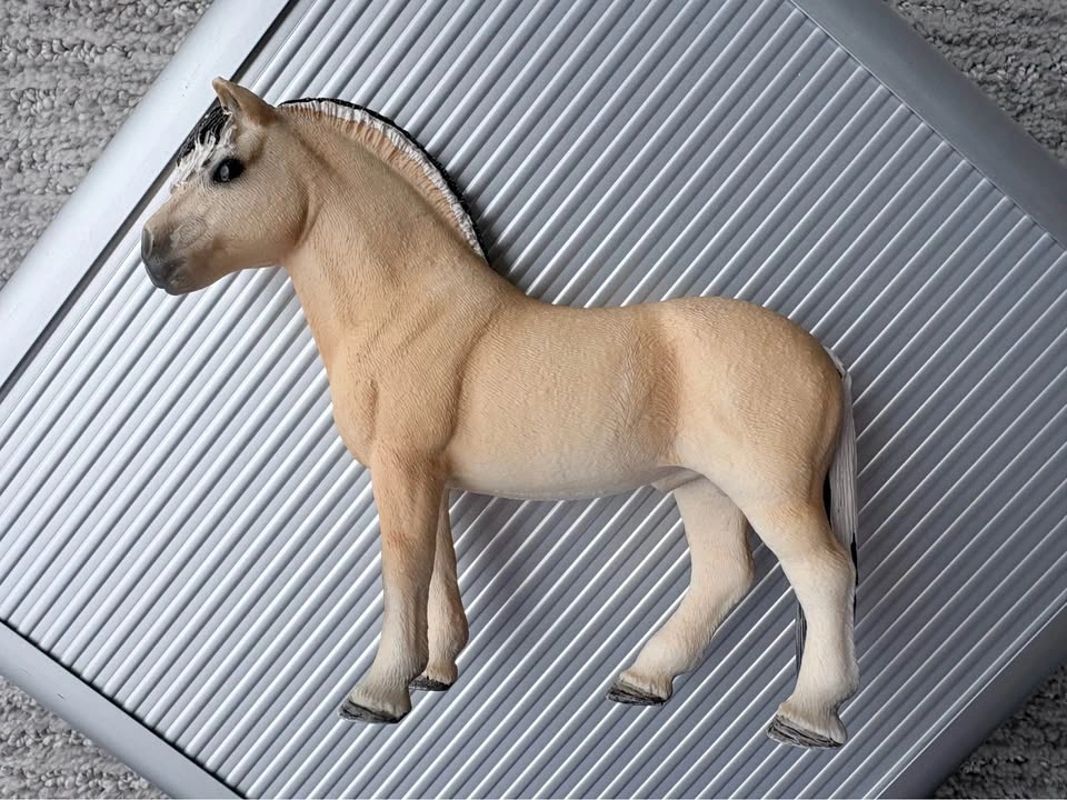 Rare Schleich Fjord Family 3-Piece Toy Horse Set - photo 2