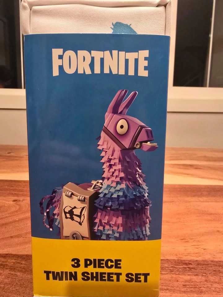 Brand new Fortnite 3-piece twin bed sheet set! - photo 2