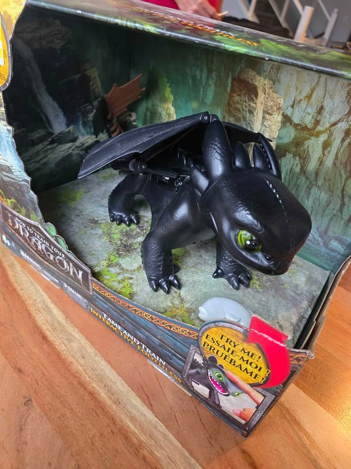 Dragon Toy – Interactive Toothless with Lights & Sounds