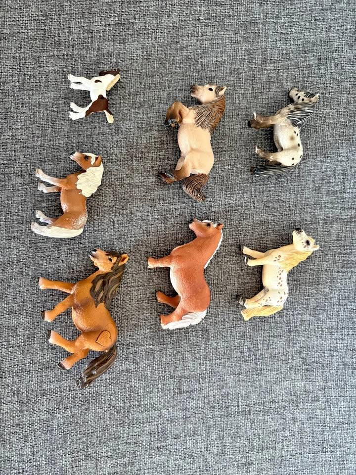 Schleich Horse Figurines Lot of 7. Pick up in Rosenthal.