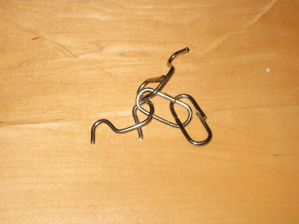 Simple Magic Trick Puzzle - Connecting Links - Magician - photo 3
