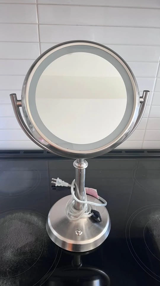 Double-sided Tabletop Vanity Mirror / Makeup Mirror - photo 2