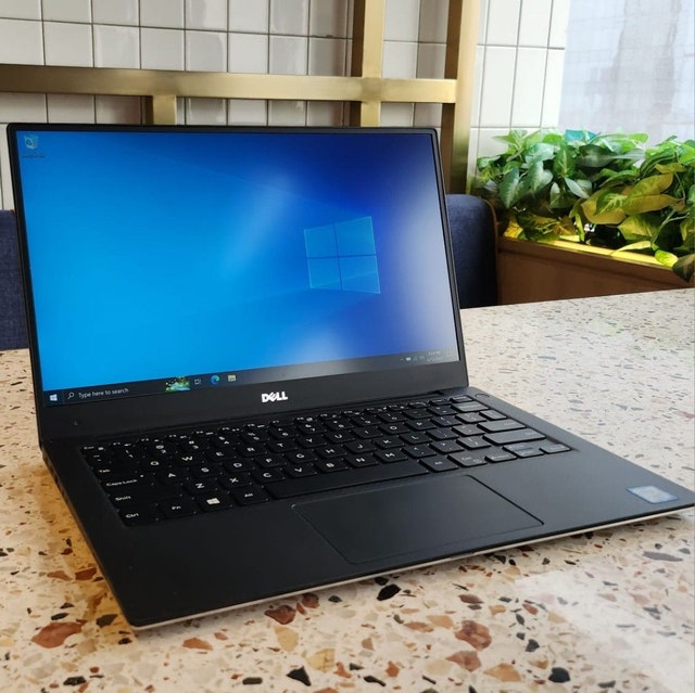Dell XPS 13 9360 Ultrabook Laptop (Core i5, 8GB RAM, 256GB SSD)