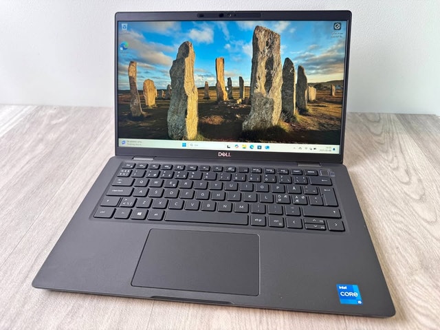 Dell Latitude 7420 Laptop (11th gen i7, 16GB RAM, 512GB SSD)
