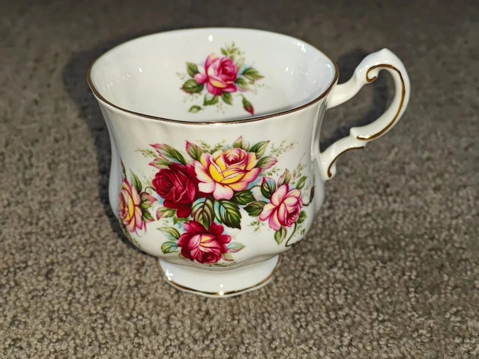 Vintage Tea Cup and Saucer Set - Paragon - Flower Festival Roses - photo 3