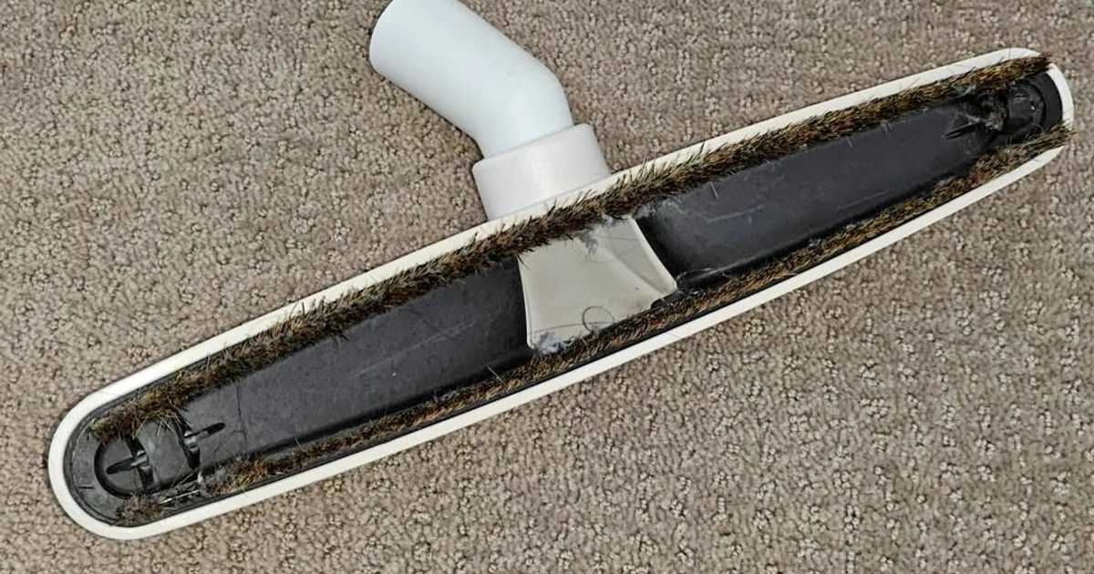 14" Natural Horsehair Vacuum Floor Tool (BROKEN) | Karrot