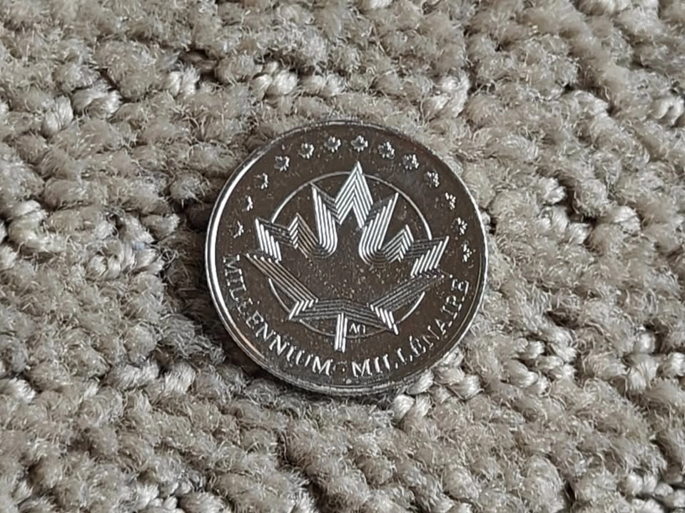 Medallion & Stamps Set - Canada Post Millennium Keepsake Tin - photo 3