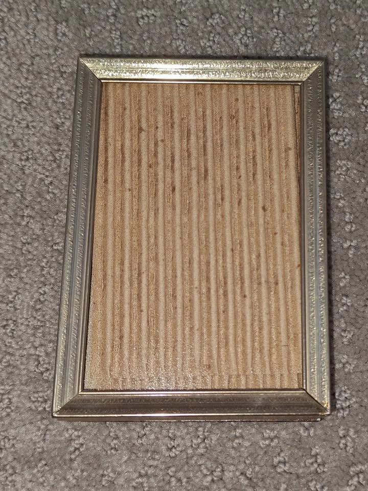 Vintage Gold Metal Small Picture Frame – Fits 3.5" x 5" Photo - photo 5