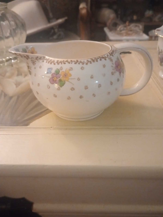 Barratts of Staffordshire Creamer