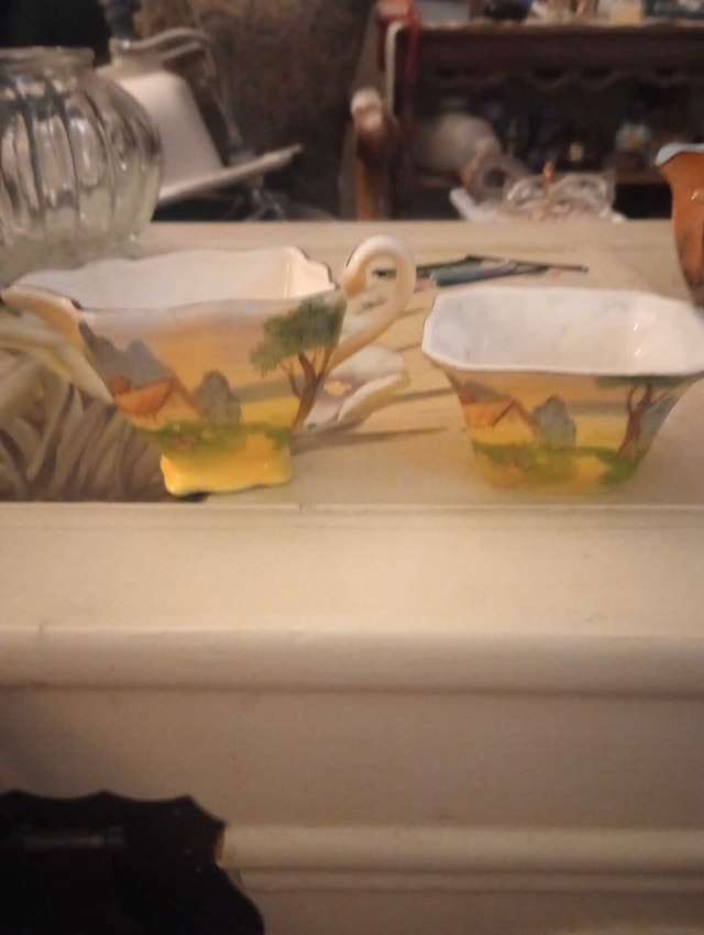 Nihon Ceramics Creamer and Sugar Bowl Set