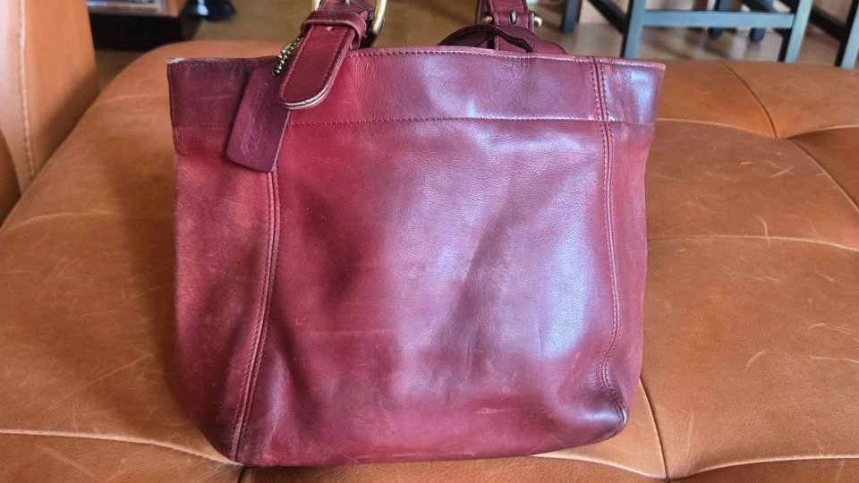 Gorgeous Red Leather Purse - photo 3