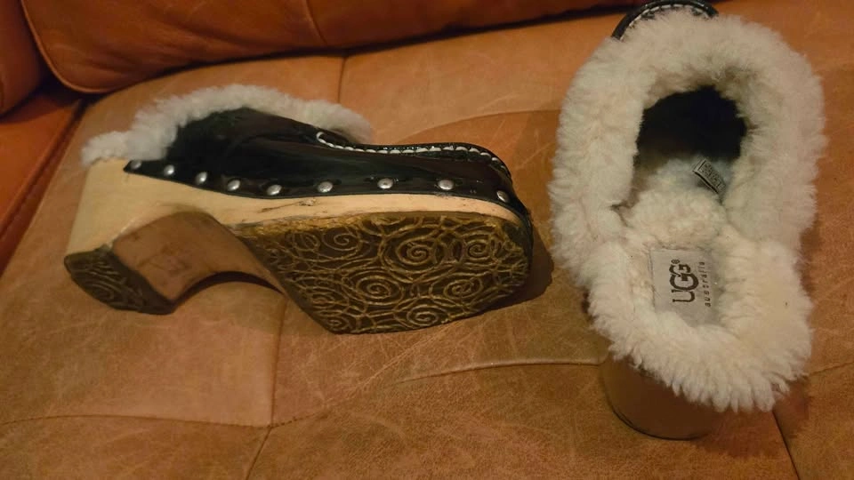 UGG Shearling Patent Leather Clogs - photo 2