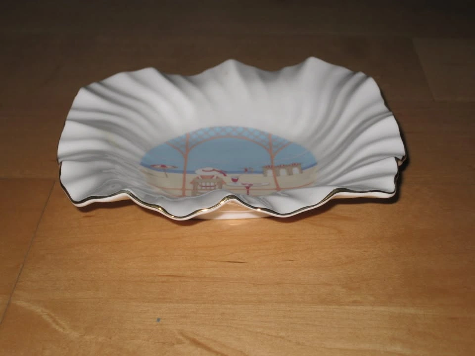 NEW Seasonal Girls Saucer - Bone China Gold Trim Collector Plate - photo 3