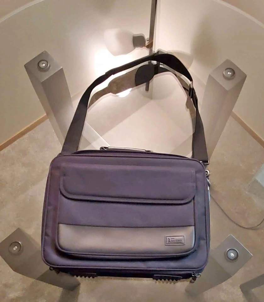Targus Laptop Messenger Bag