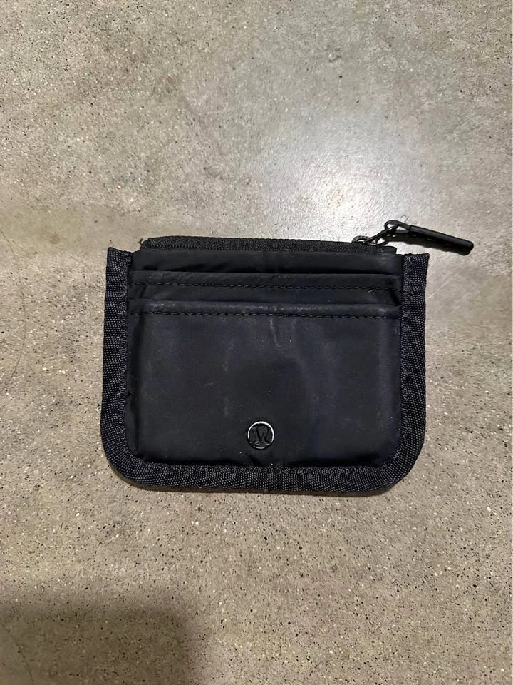 lululemon wallet