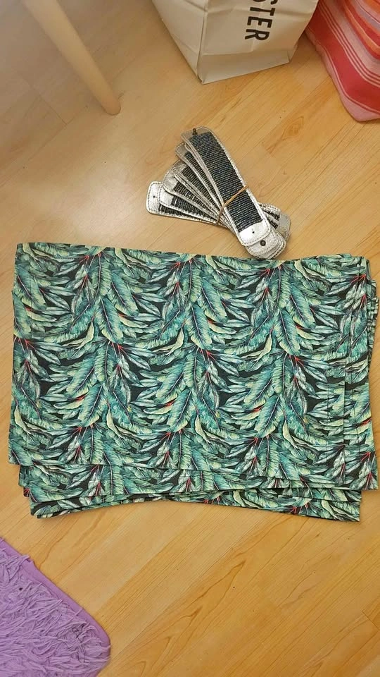 ikwetta Beaded Napkin Rings and Tropical Leaf Placemats Set